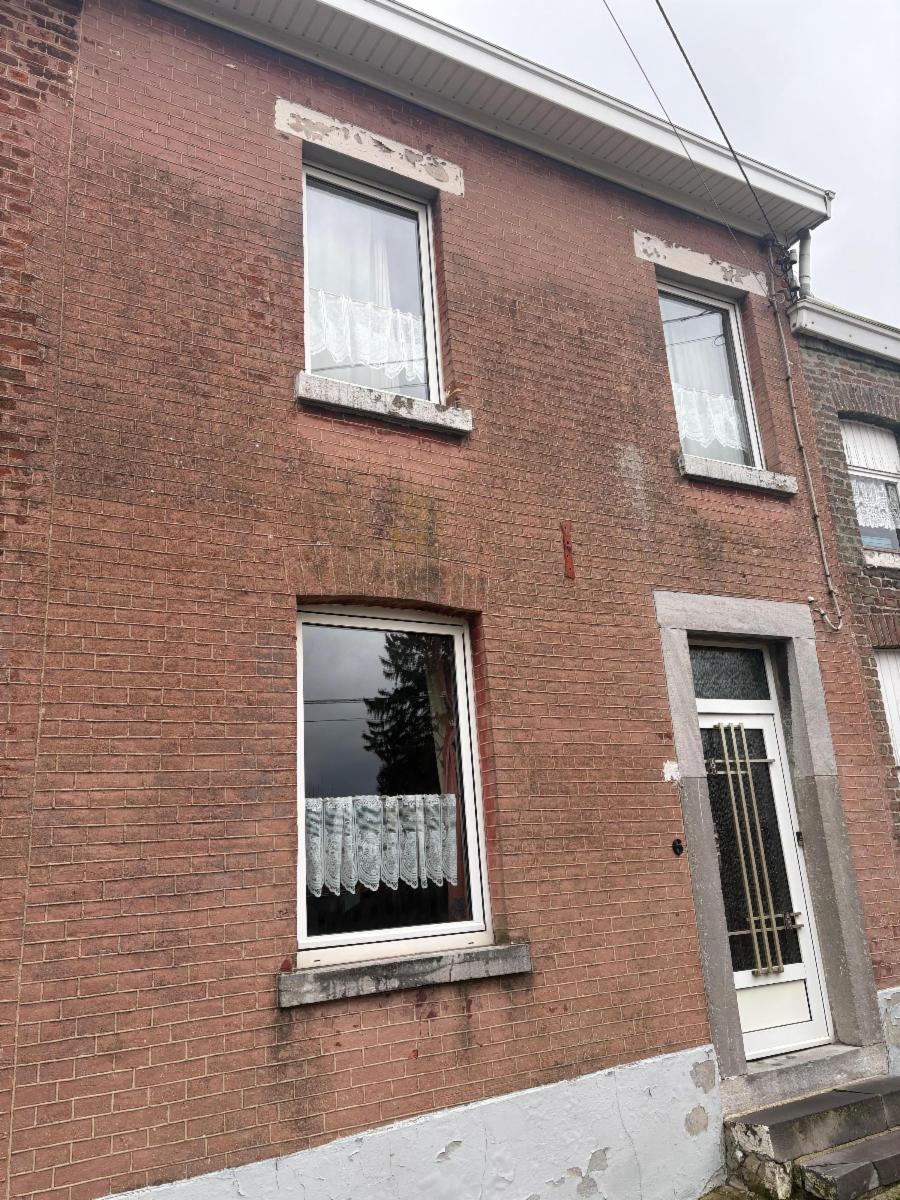 Maison d'habitation à rénover avec remise et jardin 