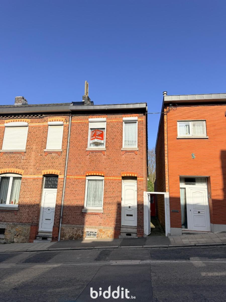 Maison familiale (3 façades), à rénover 