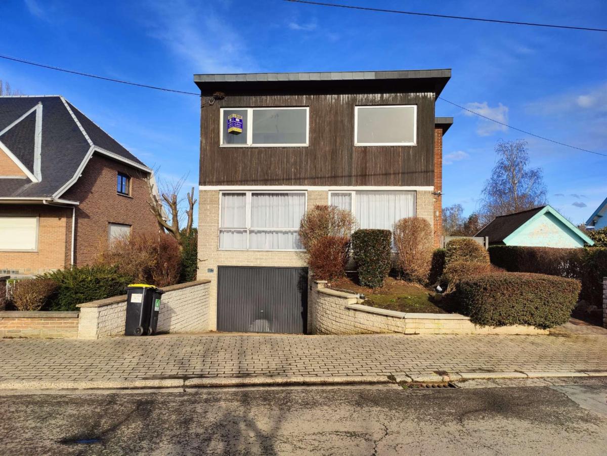 Spacieuse maison d'habitation 4 façades avec jardin arboré