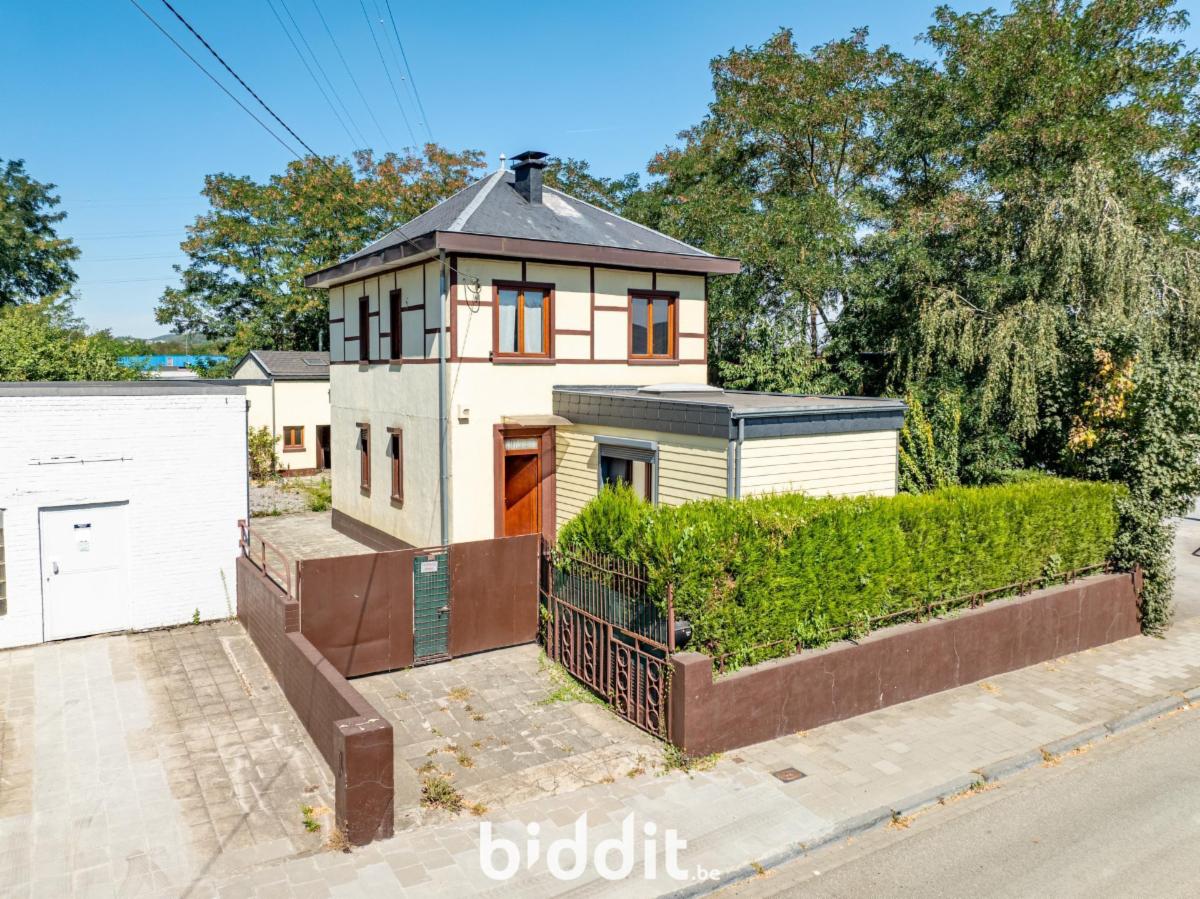 Maison 4 façades avec jardin, dépendance et terrain