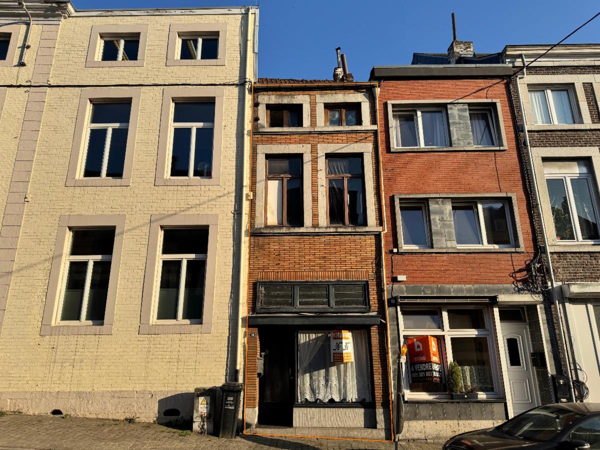Maison mitoyenne à rénover