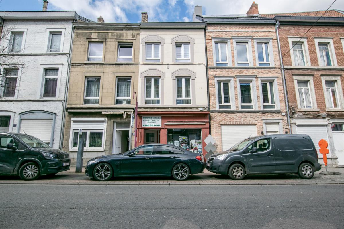Maison avec rez-de-chaussée commercial