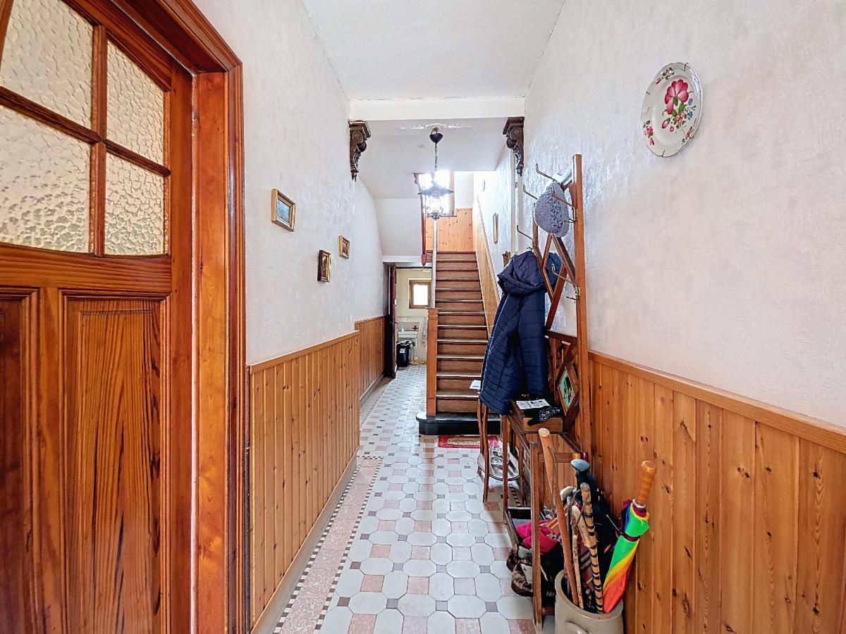 Photo 2 du bien Maison à rénover dans une voie sans issue - beau potentiel !