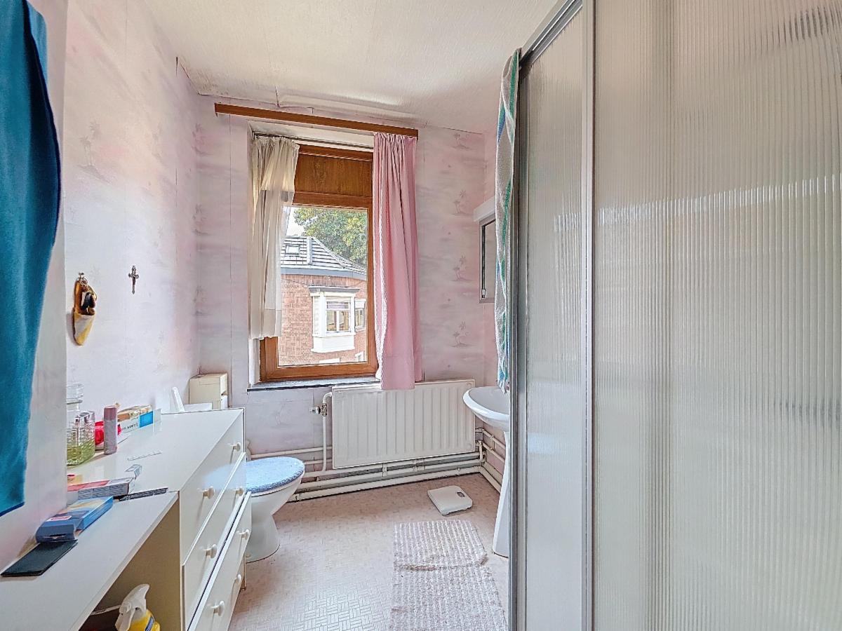 Photo 7 du bien Maison à rénover dans une voie sans issue - beau potentiel !